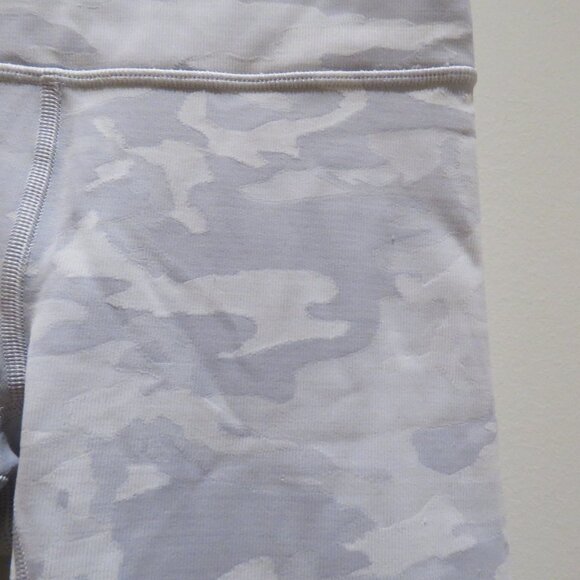 LULULEMON Wunder Under Short 10" Ribbed Incognito Camo Jacquard Alpine White 4 - Picture 8 of 13